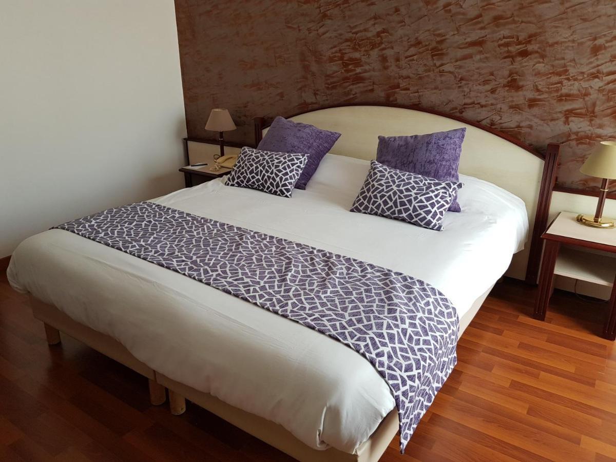 Hotel Ariane Istres Exterior foto